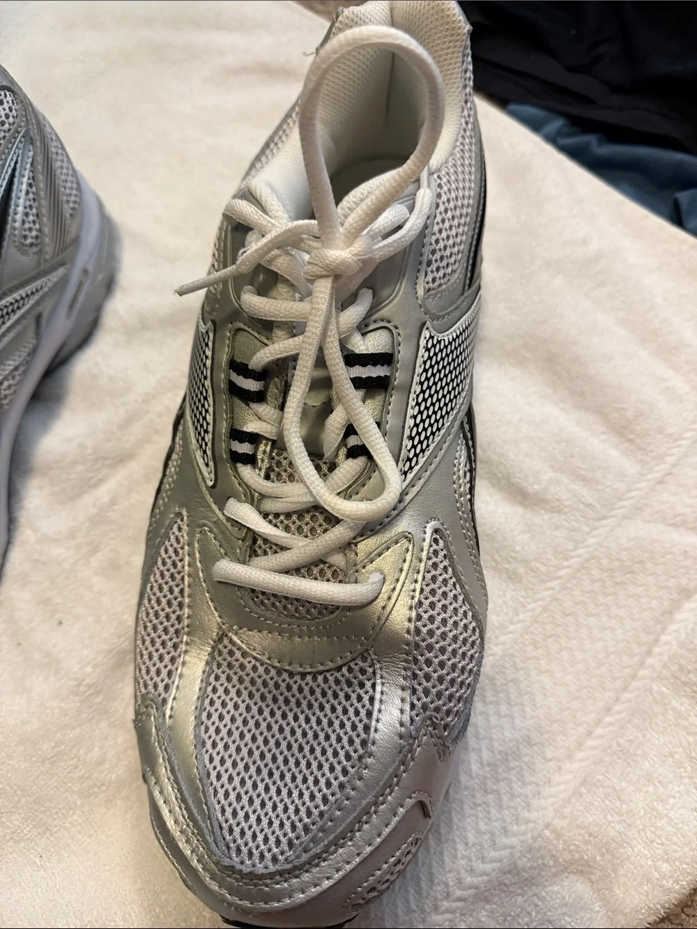 Reebok Silver and Black Men's Athletic Running Sneakers - Picture 2 of 6